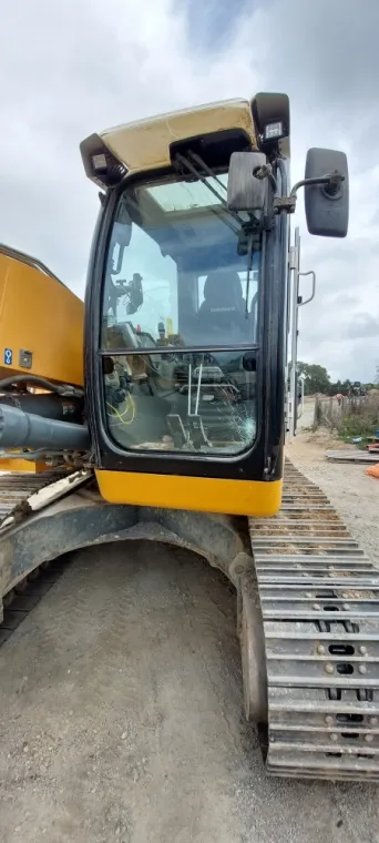 Remplacement de pare-brise Pelle Liebherr, Saint-Philbert-de-Grand-Lieu, Chris Glass